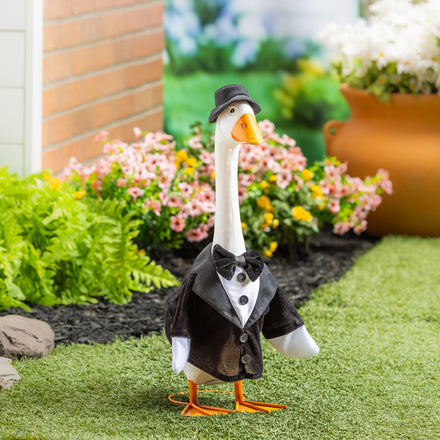 Giddy the Goose Outfit, Groom