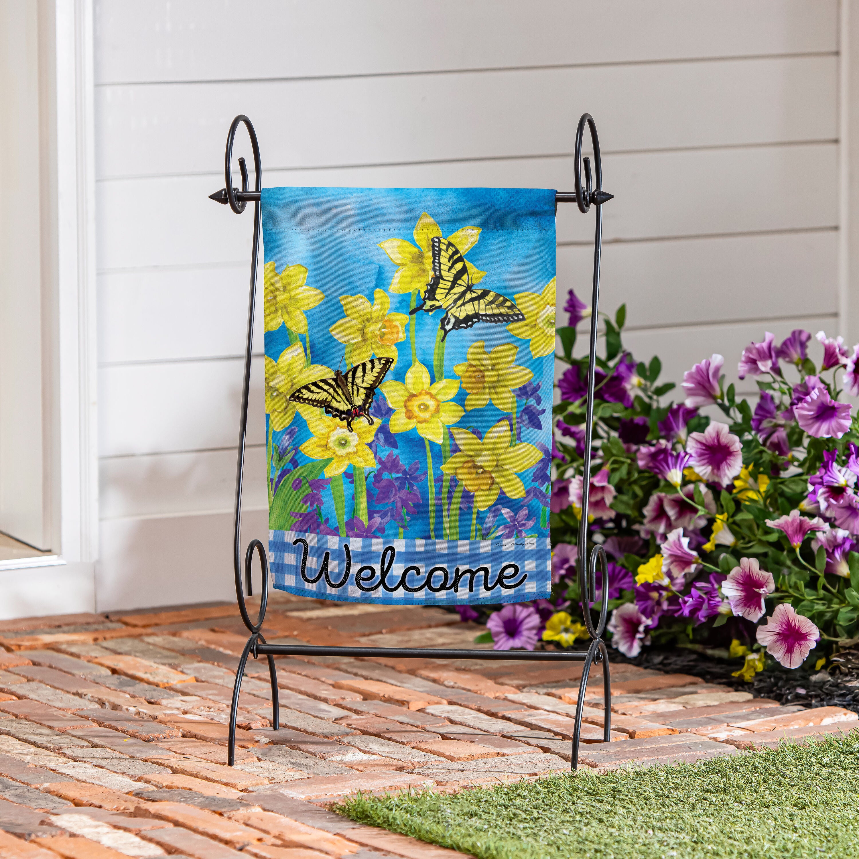 Swallowtail Daffodil Suede Garden Flag – Evergreen