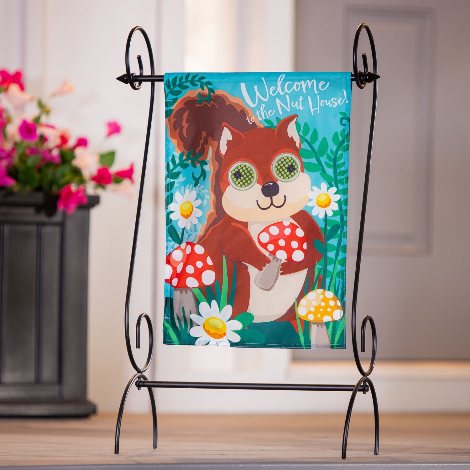 Winky Blinky Nutty Squirrel Applique Lighted Garden Flag – Evergreen